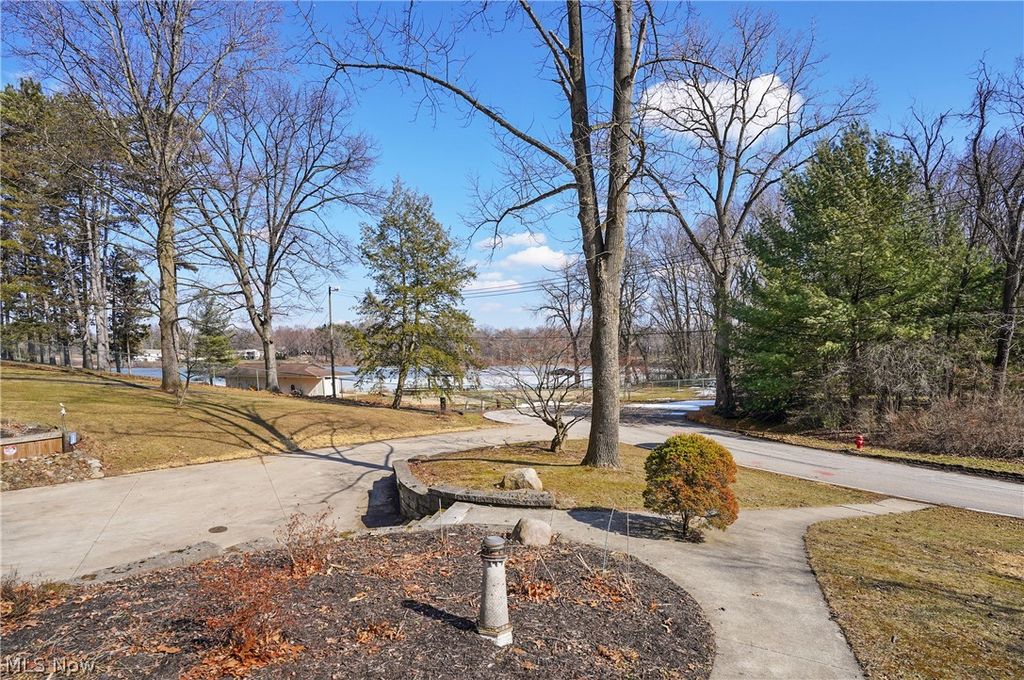 Photo of 2822 Lakeland Parkway, Silver Lake, OH 44224 (MLS # 5185499)