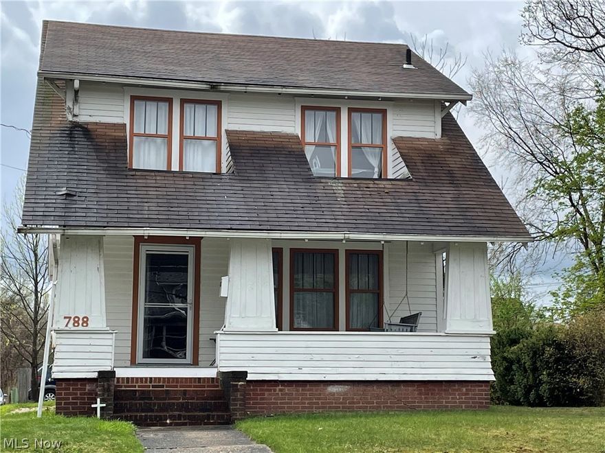 Colonial Style home offers great potential for your first HOME. Home with 3 bedrooms, Large living room, dining room and spacious kitchen with lots of storage inside the like New Maple cupboards. MOVE IN READY. Detached garage (poss. 2 car) w/door opener. Nice Out Building for small shop or garden storage. Full basement with NEW dryness updates - outside wall edge drains, water proofed. Home also located close to High School, Junior High and Elementaries. Also only approx 3-4 blocks from The Kenmore Atheletic Field. The Gas Stove, Dishwasher and microwave remain with the real estate, the Refrigerator in the kitchen and one in the garage are negotiable to go with the property. The Maytag Washer and Dryer that are in the basement are also negotiable. Opportunity Knocks with this Colonial Charmer, Don't miss this HOME. Call to Schedule your viewing.