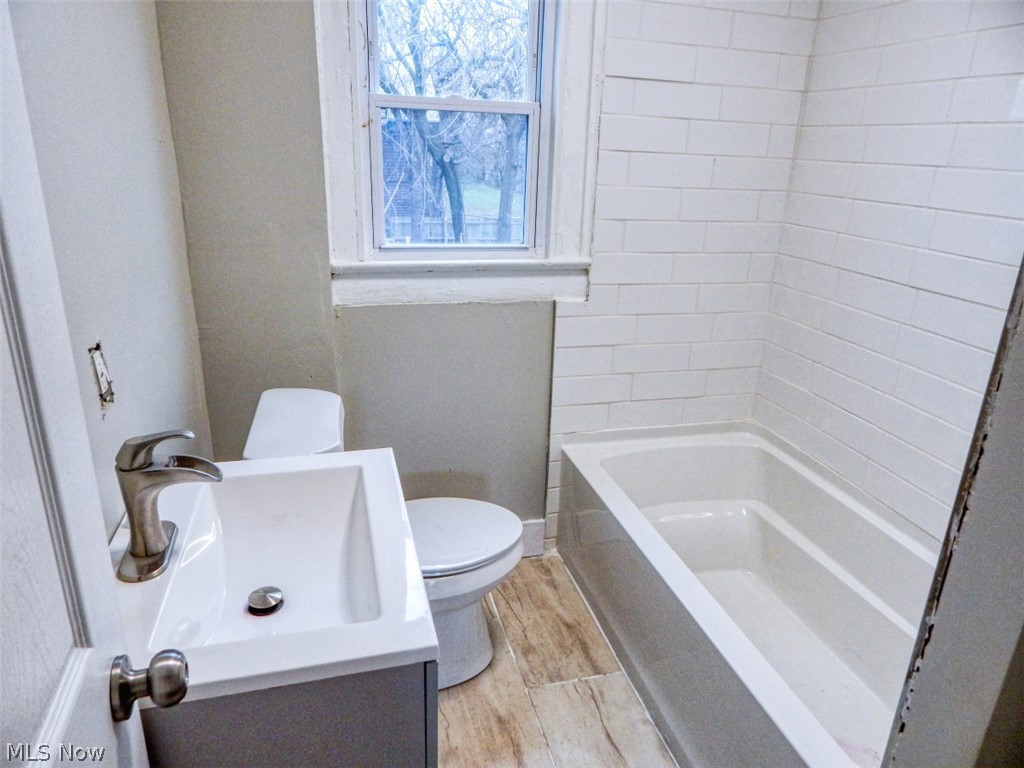 Colonial Homes - Residential