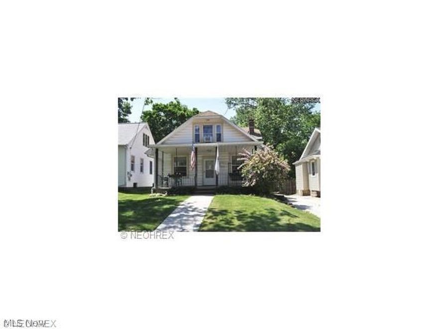 Newly Remodeled neat & clean 2 unit. Excellent opportunity for owner occupant or investor. Let tenants pay the mortgage! Have the write off & the income!
Large 2BR down stairs and roomy 1BR up. Gas & Elec. metered separately for each unit. Walkout basement waterproofed with lifetime warranty. Located in the beautiful city of Medina within walking distance of the square. You couldn't ask for a nicer unit. Amazing Opportunity!