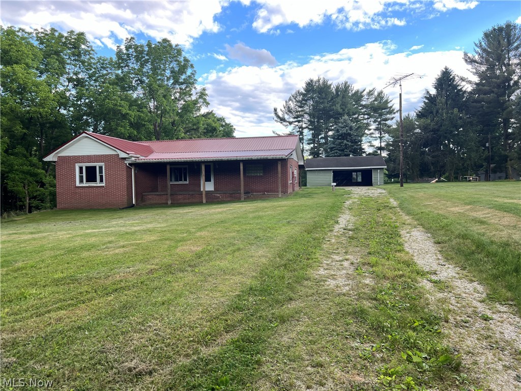 FIX OR FLIP/ HAS POTENTIAL IF YOU'RE A HANDY MAN! SELLS AS IS! WILL NEED A NEW SEPTIC!