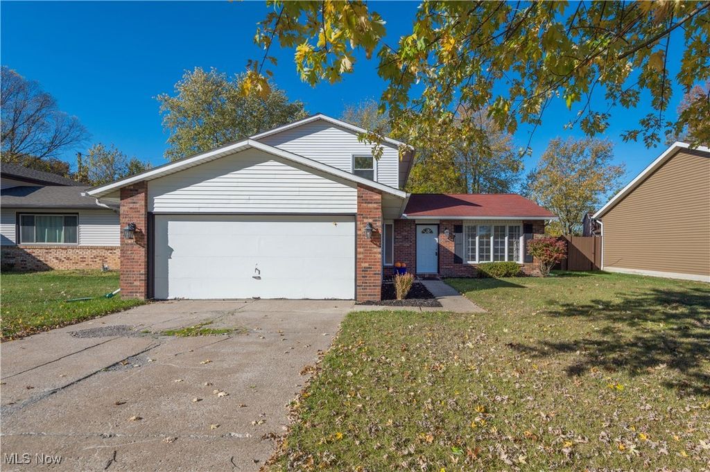 Photo of 5614 S Nantucket Drive, Lorain, OH 44053 (MLS # 5166660)