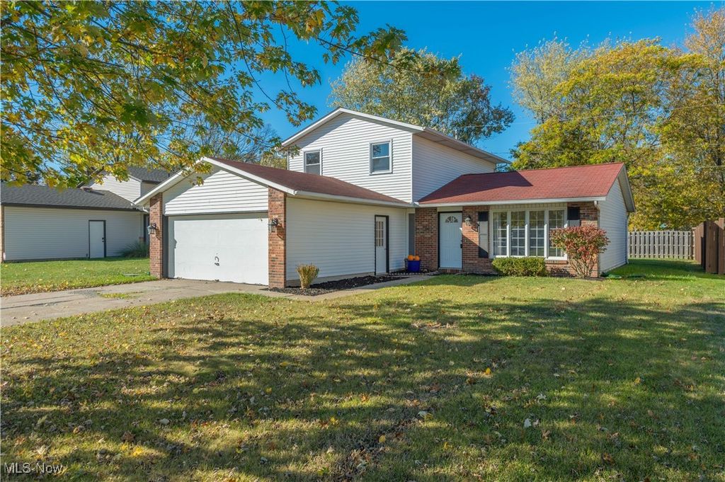 Photo of 5614 S Nantucket Drive, Lorain, OH 44053 (MLS # 5166660)