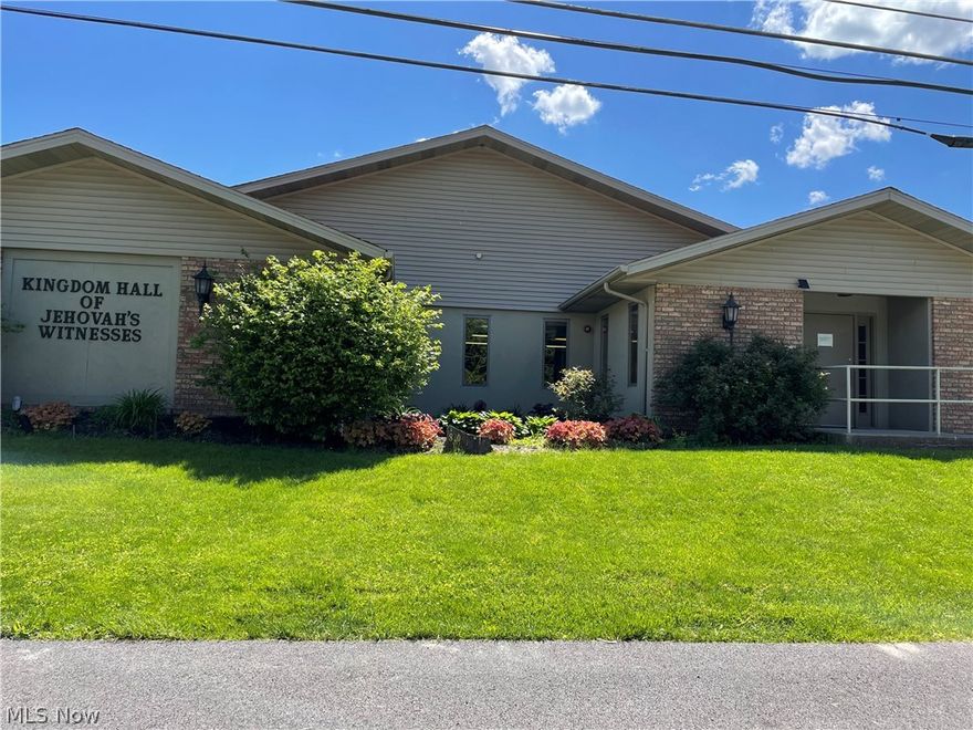 Nicely maintained building, with a paved lot for off street parking. This building could be repurposed for many different types of businesses.  There is a large open room, mens and women's bathroom, 2 additional nice size rooms, plus a full basement. Building has 400 amp electric, sprinkler system, security/fire system and dual gas furnaces.