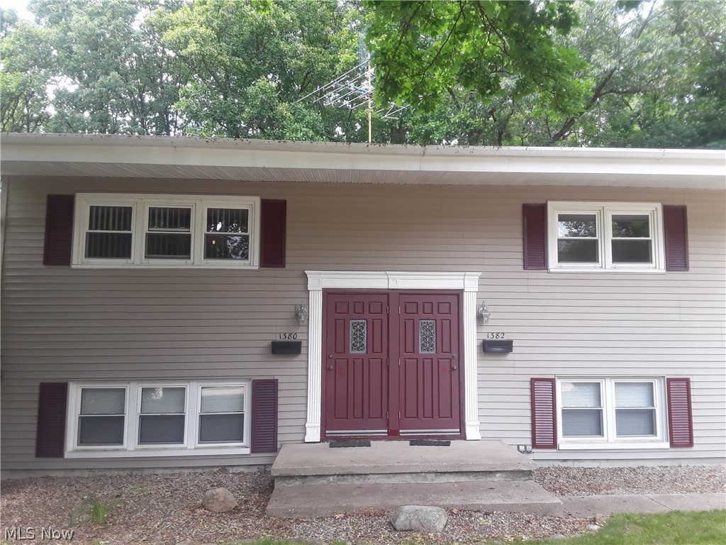 Nicely maintained two bedroom. Located on the edge of the Gorge Park, with wooded view, nice backyard, and seating area. Cozy apartment home with galley style kitchen, washer and dryer hookup, nice size bedrooms with large closet space. Carpeted throughout. This is a lower unit. Located in the heart of Cuyahoga Falls, close to parks, Front Street festivals, elementary schools, and restaurants. Owner is currently working in unit, but available to show. Will be ready by end of the month. Similar unit as 1380 9th Street. There is a $35 application fee, background checks include but not limited to criminal history, eviction history, credit scores, past resident rreferences and income.