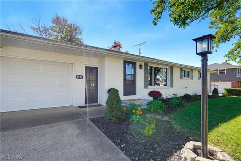 Tiny photo for 1526 Edmar Street, Louisville, OH 44641 (MLS # 5255213)
