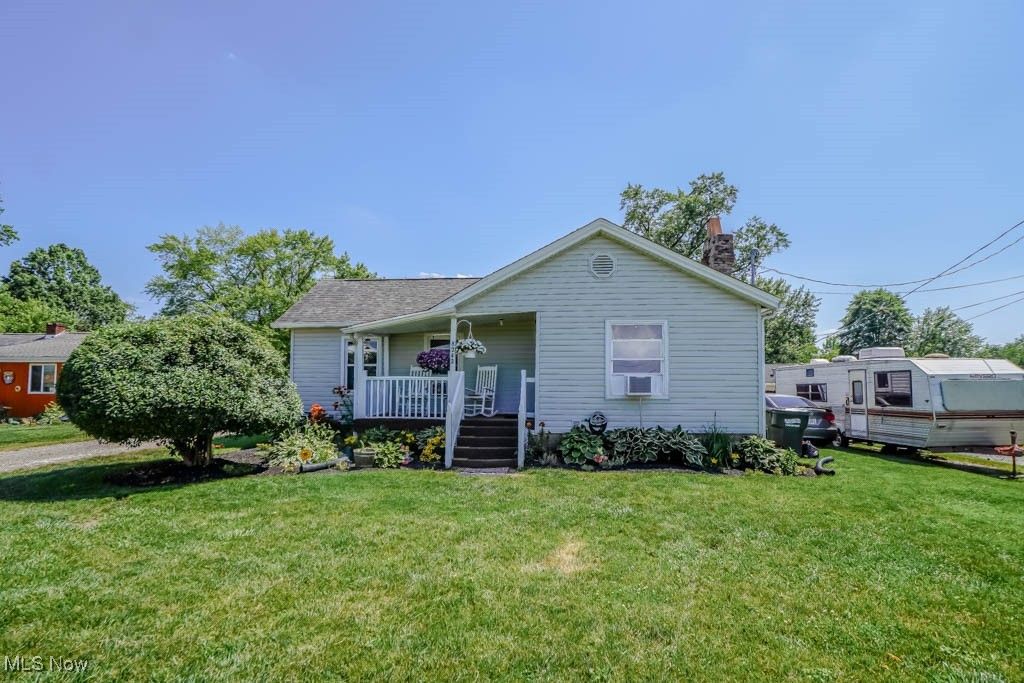 Photo of 8242 Navarre Road SW, Massillon, OH 44646 (MLS # 5164476)