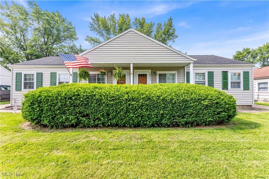 18425 Puritas Ave | Right Side, Cleveland - Spacious 2 bed 1 bath multi-family home! //

$ 1150 rent / $ 1150 deposit //
$55 application fee per adult //
1-2 pets OK in this unit. After application pre-approval, a PetScreening is required for any animals to proceed with one of our properties; a PetScreening affidavit is still required if you have no pets. (Some breed restrictions apply per HUD guidelines). //
NO SMOKING //
1 time $169 non-refundable set up fee paid at lease signing //

$30/month required resident benefit package; can include personal property/liability insurance for an additional $5/month for $35/month total. //

After application Pre-Approval 1 applicant per household application is required to fill out a PetScreening application,  before being about to proceed with placing a Reservation Fee for one of our properties. You will receive a pre-approval for your application and in order to proceed, the PetScreening is required. Even if you have NO pets - this application must be filled out. One time, non-refundable pet fee of $250-600 per animal applies to all pets & must be paid before or when you pay your first month rent. (No fee for qualified assistance animals). //

Our application is processed through secure site: Findigs, and they require ID and income verification. Without this, your application will not be processed. They offer 24/7 chat support on their application directly if you have any questions. //

BEDROOMS: 2 //
BATHROOMS: 1 //
APPLIANCES PROVIDED: Fridge, stove, microwave, and dishwasher //
UTILITIES / RESIDENT RESPONSIBILITY: Resident pays gas and electric and is responsible for snow removal. //

Serious inquiries only.