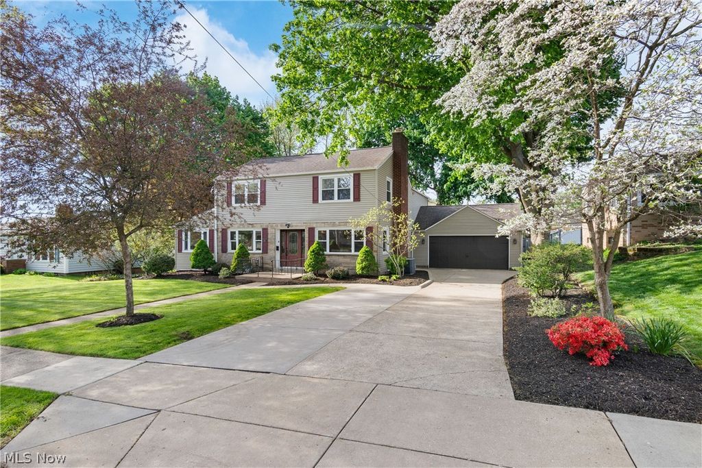 Photo of 134 Bonnett Street SW, North Canton, OH 44720 (MLS # 5205917)
