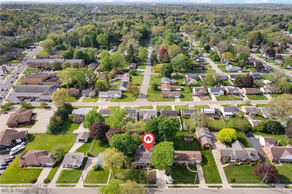 Photo of 134 Bonnett Street SW, North Canton, OH 44720 (MLS # 5205917)