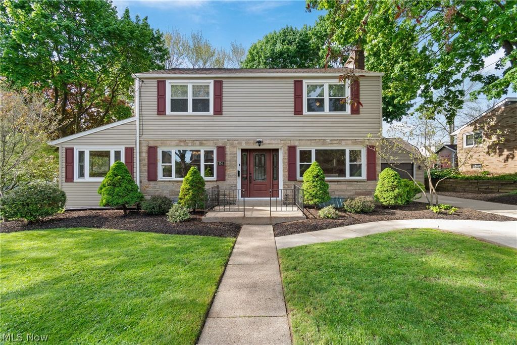 Photo of 134 Bonnett Street SW, North Canton, OH 44720 (MLS # 5205917)