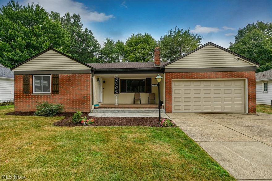 *Welcome to this stunning 3 bedroom 2 bath ranch * Gleaming hardwood floors throughout*  Great floor plan* Master suite has full bath with walk- in shower* Amazing eat-in kitchen with granite countertops, and view of private back yard!  All appliances stay.. * New roof and A/C in Aug.2019*  Don't miss this opportunity  to own this lovely ranch in prime location.