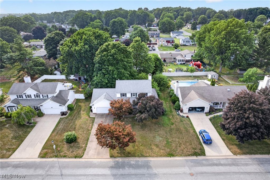 Photo of 1667 Cadbury Street NW, Massillon, OH 44646 (MLS # 5224090)