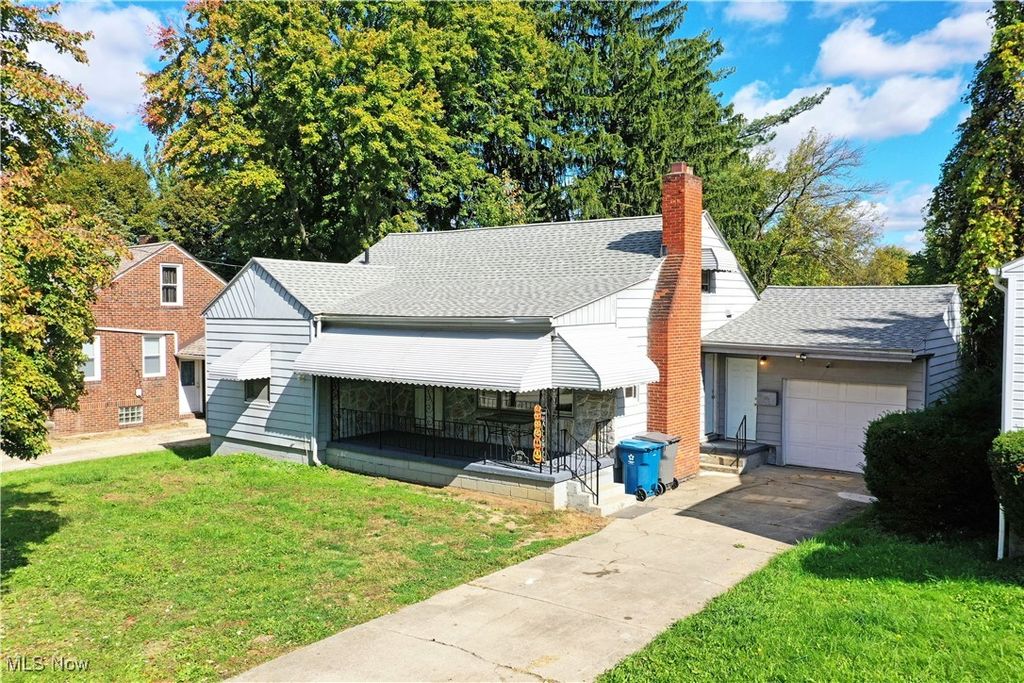 Photo of 219 N Maryland Avenue, Youngstown, OH 44509 (MLS # 5164877)