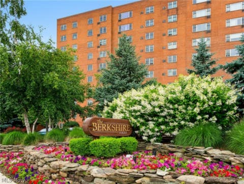 Apartment For Rent - 11820 Edgewater Drive #322<br/> Cuyahoga County, Lakewood, OH 44107