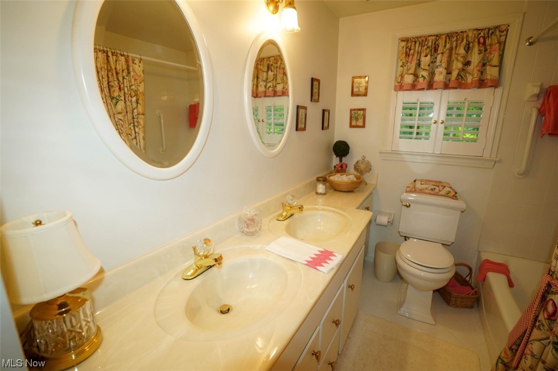 Roscoe F Sanders Chagrin Acre - Residential