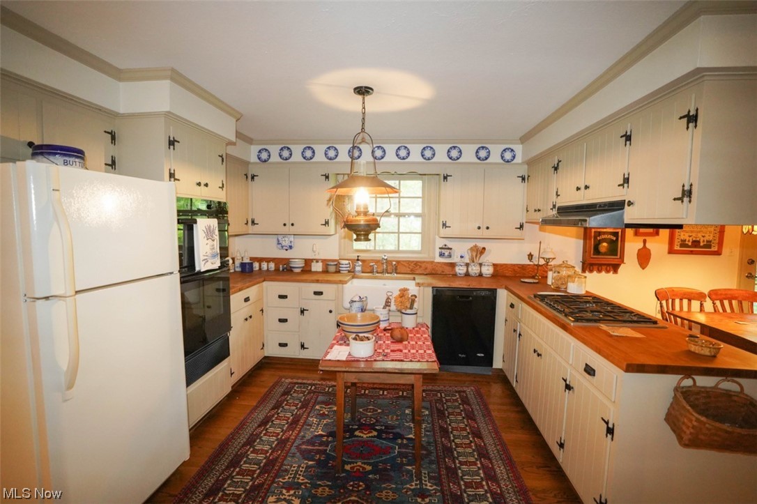 Roscoe F Sanders Chagrin Acre - Residential