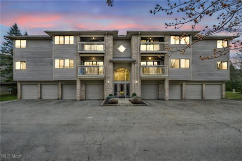 Photo for 3800 Rosemont Boulevard 106F