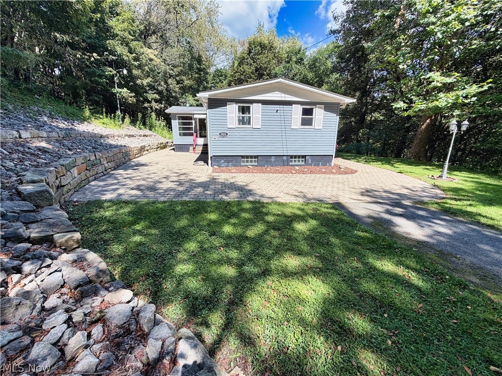 1929 Iris Street