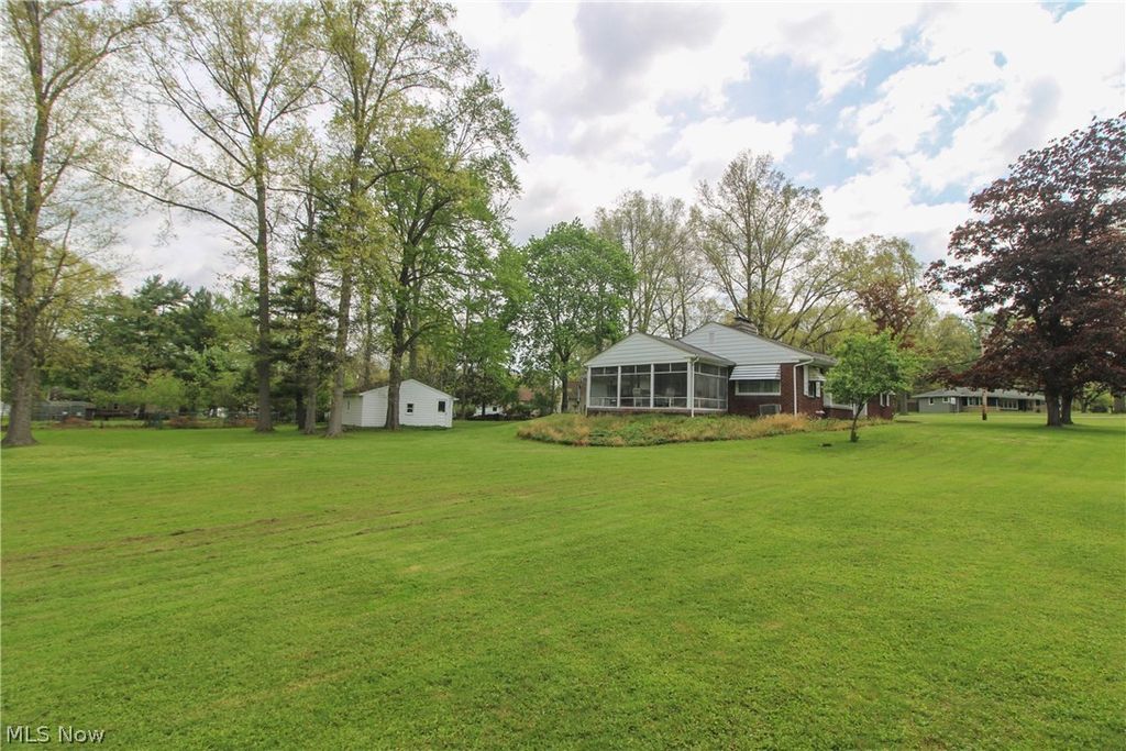 Photo of 804 Crestview Drive, Boardman, OH 44512 (MLS # 5207165)