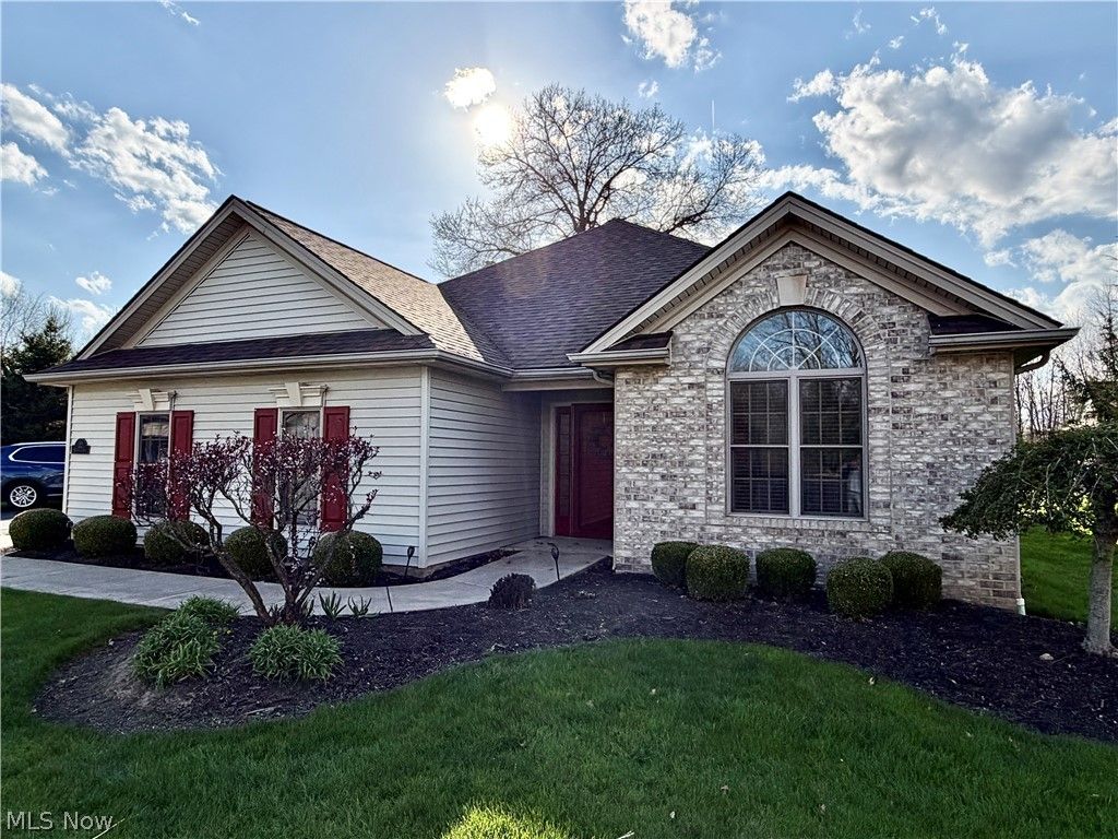 Photo of 22 Walker Circle, Girard, OH 44420 (MLS # 5200754)