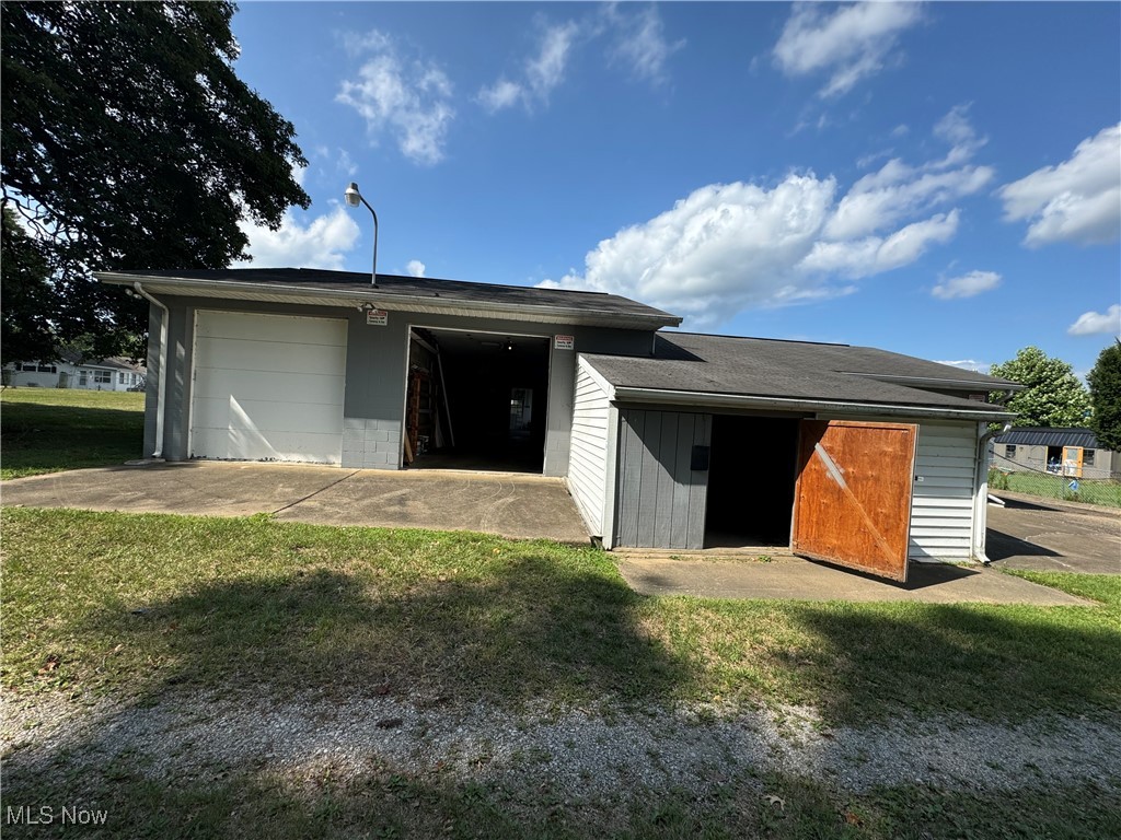 982 Country Club Drive, Zanesville, Ohio image 13