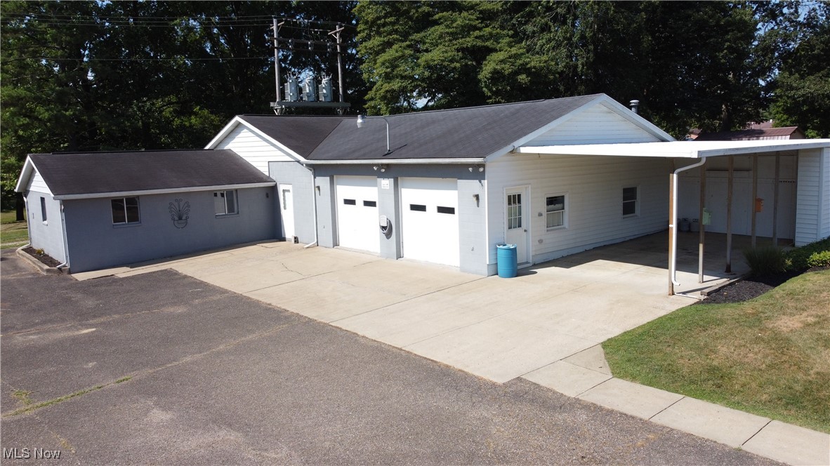 982 Country Club Drive, Zanesville, Ohio image 4