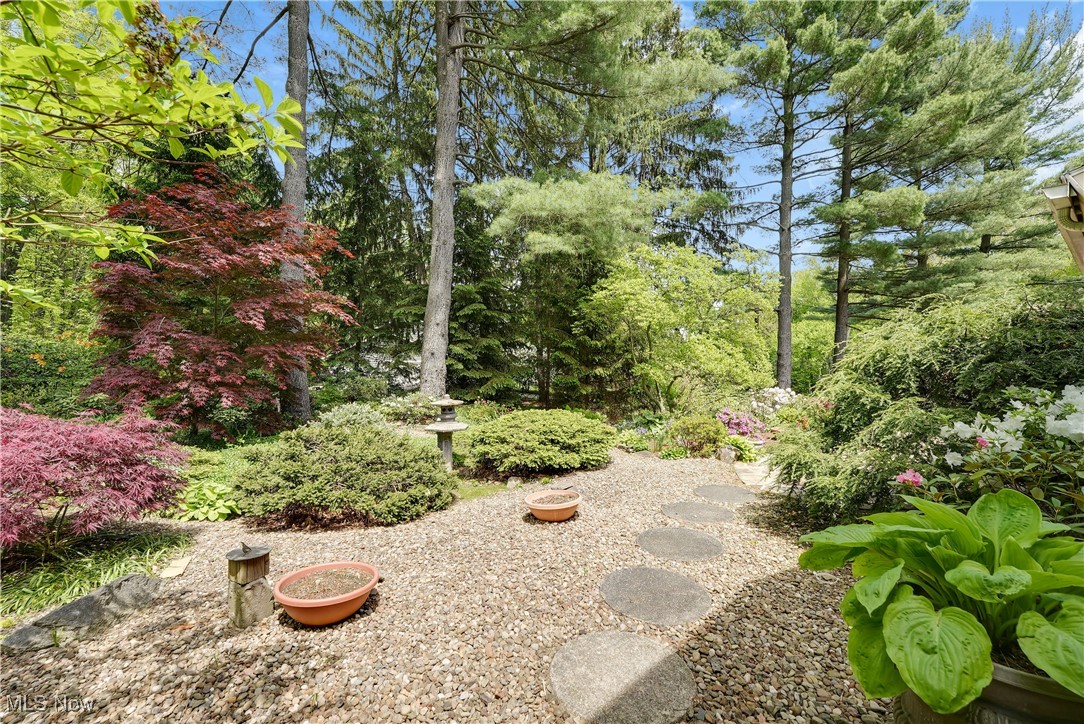 34900 Lakeview Drive, Solon, Ohio image 6
