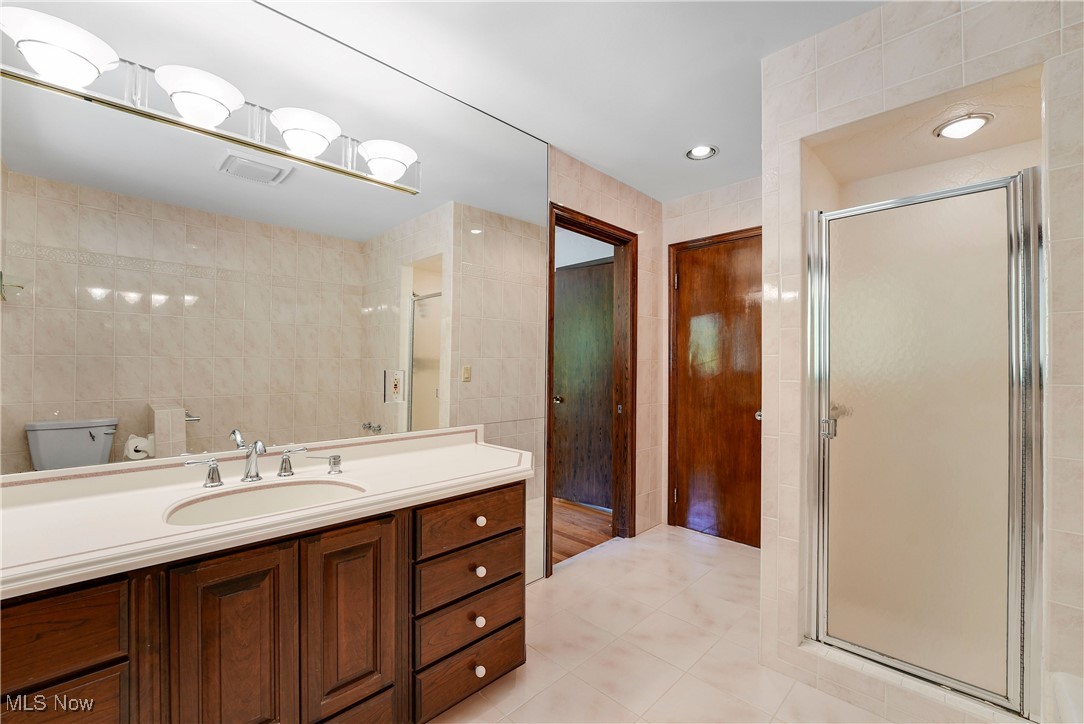 34900 Lakeview Drive, Solon, Ohio image 24