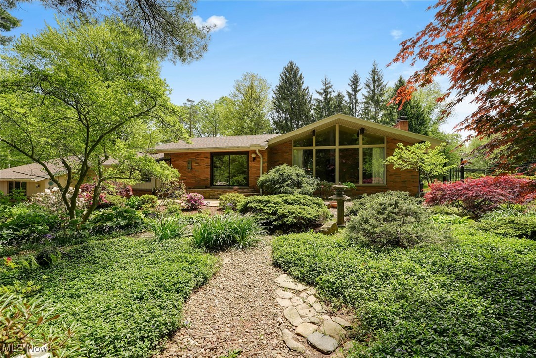 34900 Lakeview Drive, Solon, Ohio image 3