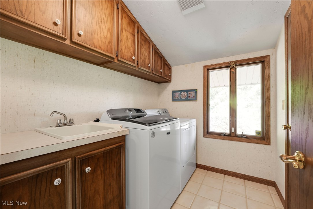 34900 Lakeview Drive, Solon, Ohio image 32