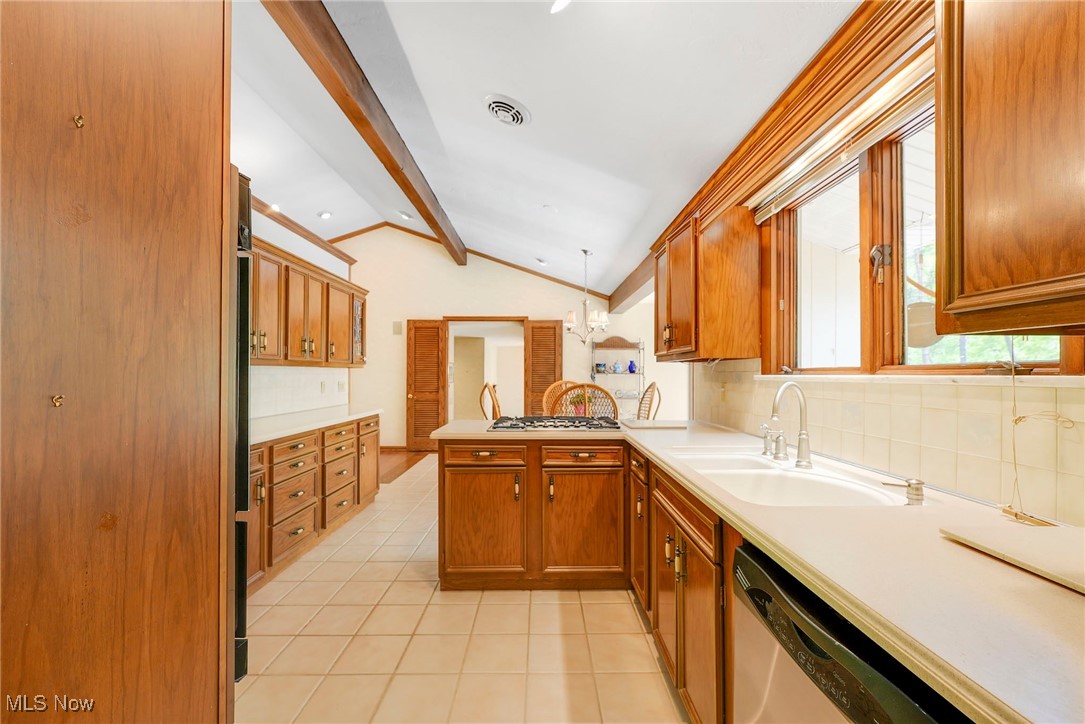 34900 Lakeview Drive, Solon, Ohio image 17