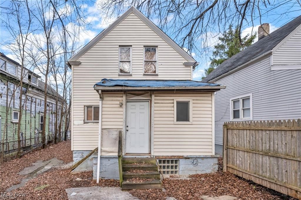This property presents a prime investment opportunity for those looking to capitalize on the rental market. While the home requires a full rehab, its potential rental income of $1,500 per month post-renovation makes it a lucrative prospect. With the right vision and investment, transform this diamond in the rough into a profitable rental asset!