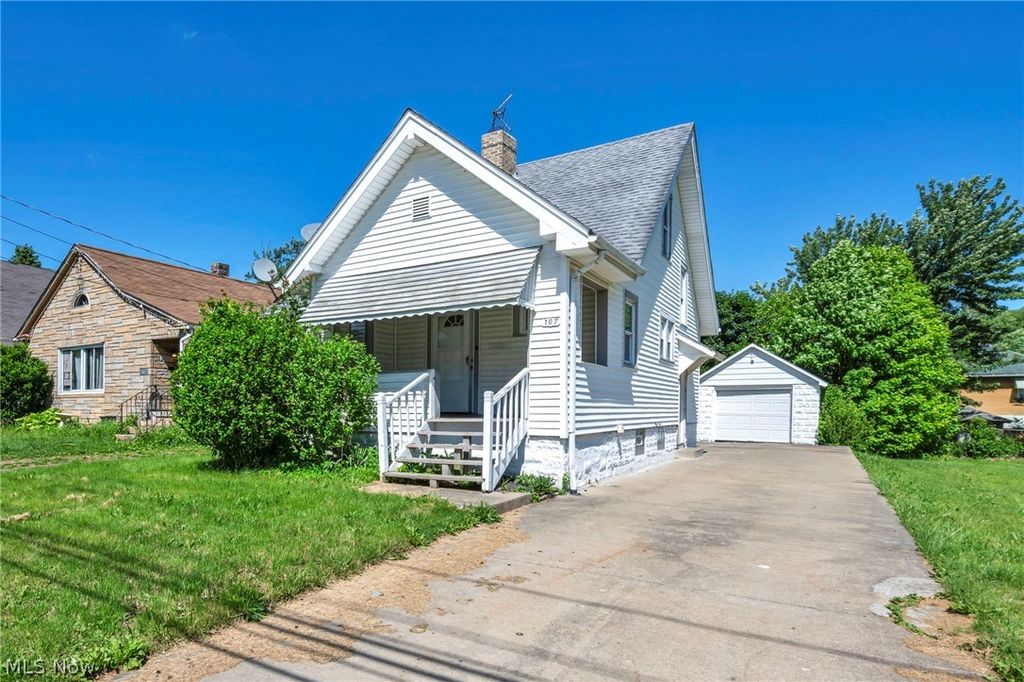 Photo of 167 N Hazelwood Avenue, Youngstown, OH 44509 (MLS # 5214184)