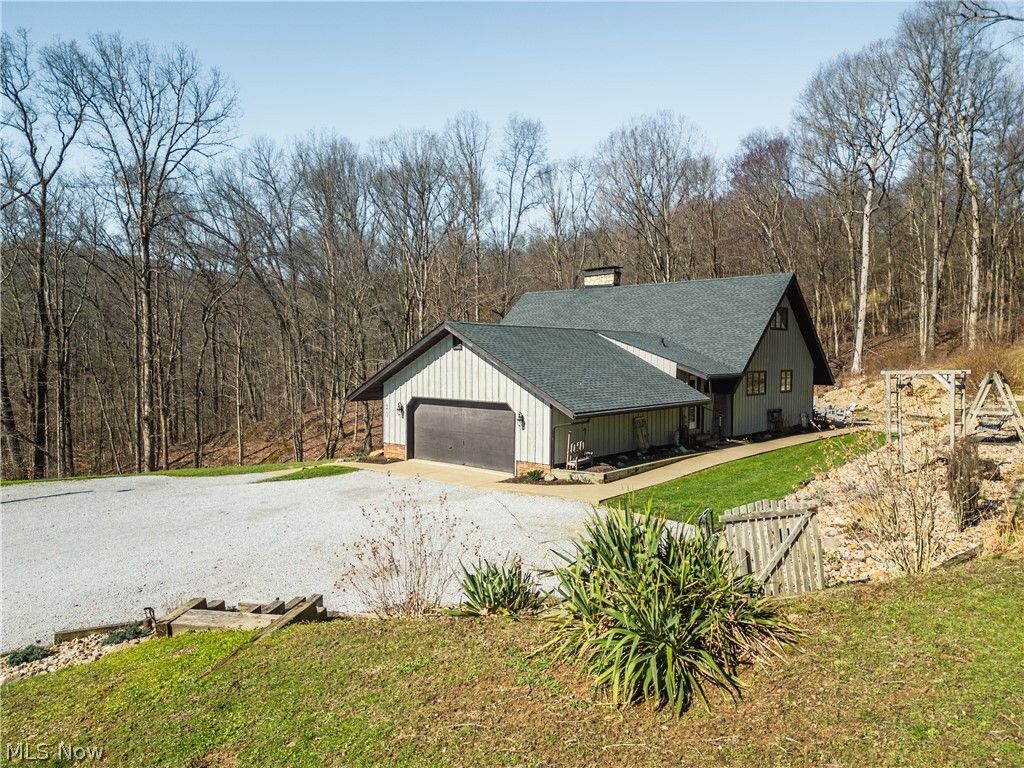 Photo of 8463 Private Road 577, Millersburg, OH 44654 (MLS # 5198316)