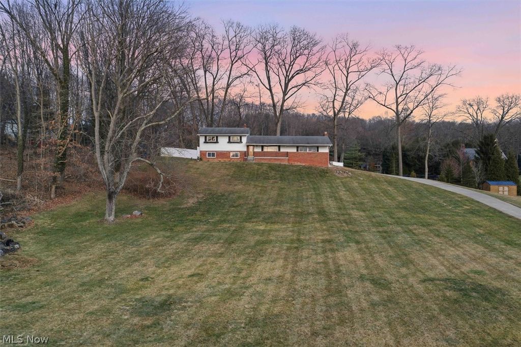 Photo of 11121 Lafayette Drive NW, Canal Fulton, OH 44614 (MLS # 5189713)