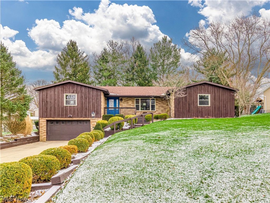 Photo of 3685 Baumberger Road, Stow, OH 44224 (MLS # 5194699)