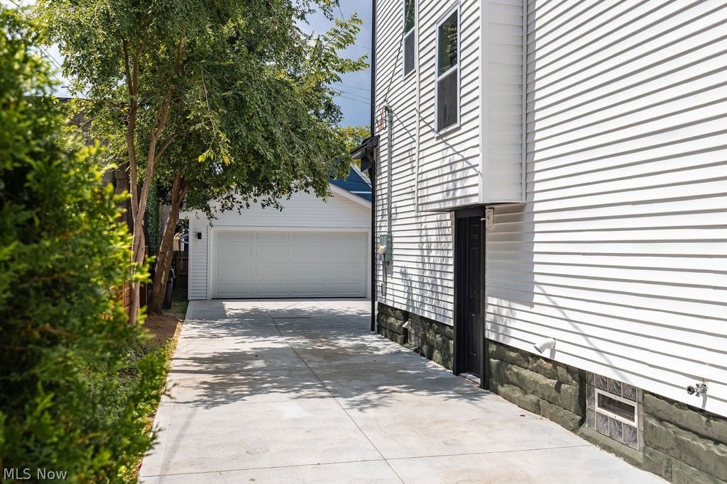 1382 W 59th Street