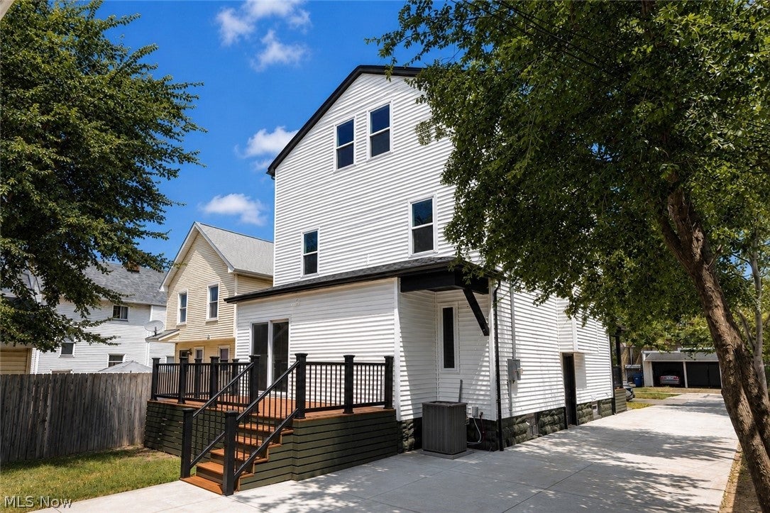 1382 W 59th Street