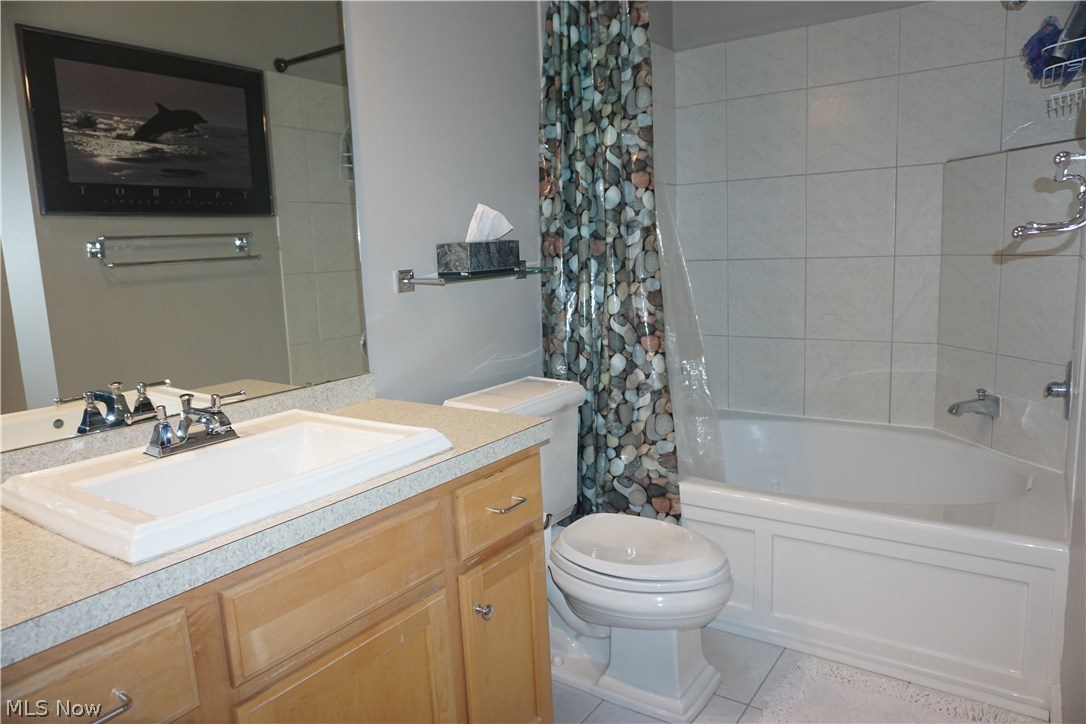 Back Bay/Arrowhead Condo Ph 06 - Residential