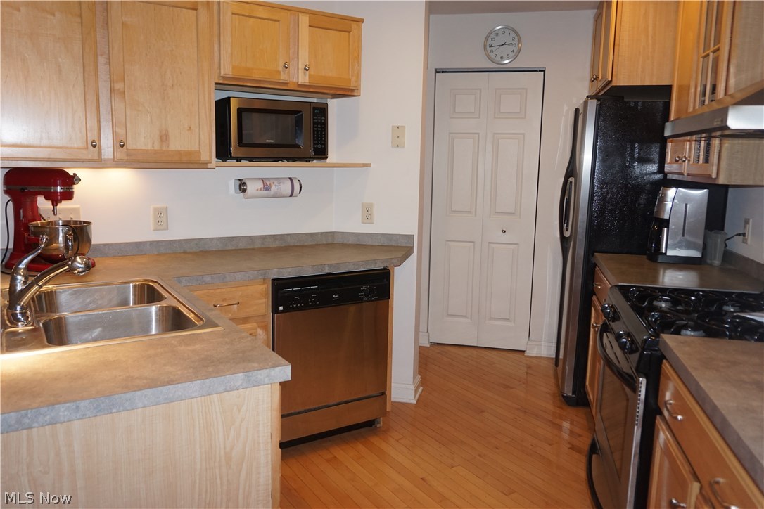 Back Bay/Arrowhead Condo Ph 06 - Residential