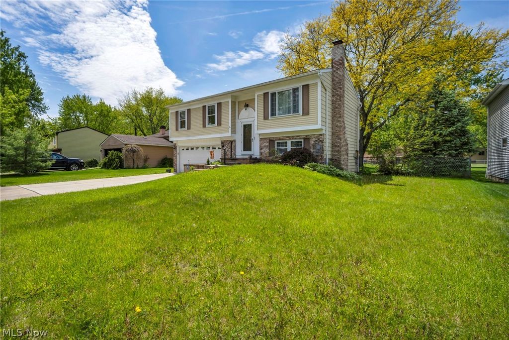 Photo of 8600 Brentwood Drive, Olmsted Township, OH 44138 (MLS # 5210856)