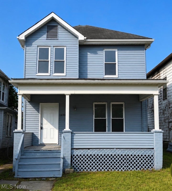 View of front facade with a porch