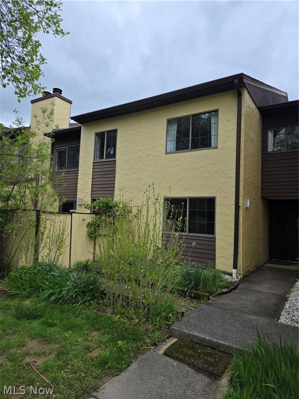Photo of 879 Hampton Ridge Drive, Akron, OH 44313 (MLS # 5206128)