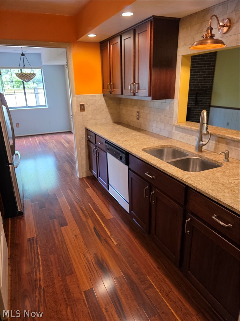 Hampton Woods - Residential