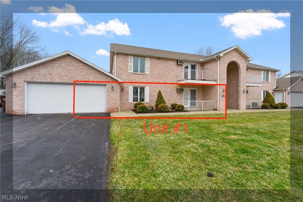 Photo of 929 Auburn Hills Drive #1, Boardman, OH 44512 (MLS # 5190474)