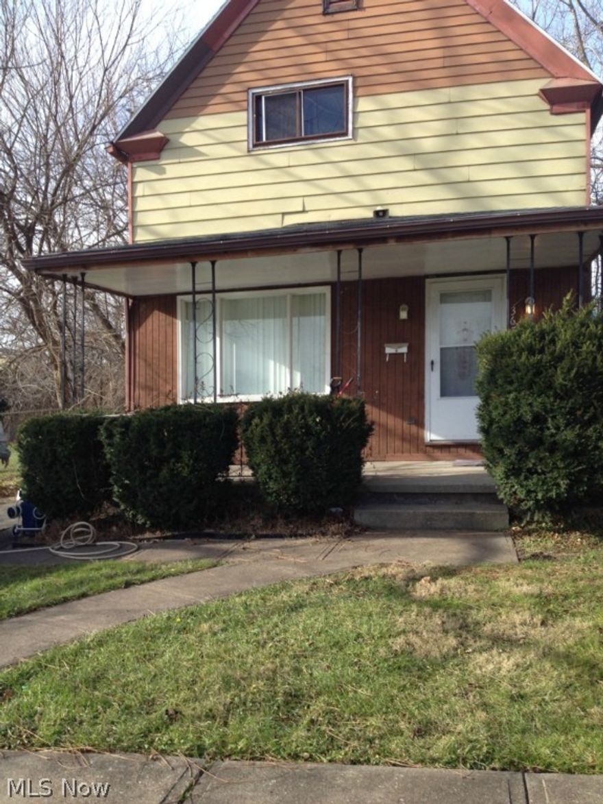 Spacious Updated Bungalow! Remodeled Kitchen w/ Eating Area. Large First Floor Bedroom! 2 Full Baths. First floor Laundry Room w/storage. Near Metro Parks,Golf Center! A lot for the money. Convenient location!