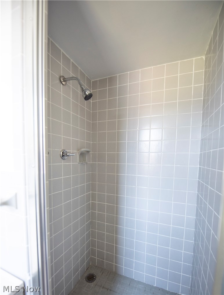 Shaker Villas/Ohio 02 Condo - Residential