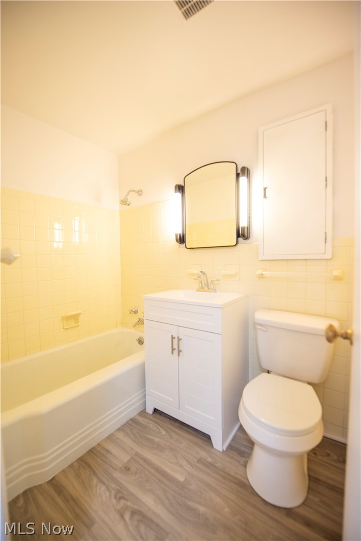 Shaker Villas/Ohio 02 Condo - Residential