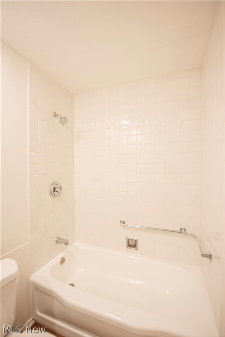 Shaker Villas/Ohio 02 Condo - Residential